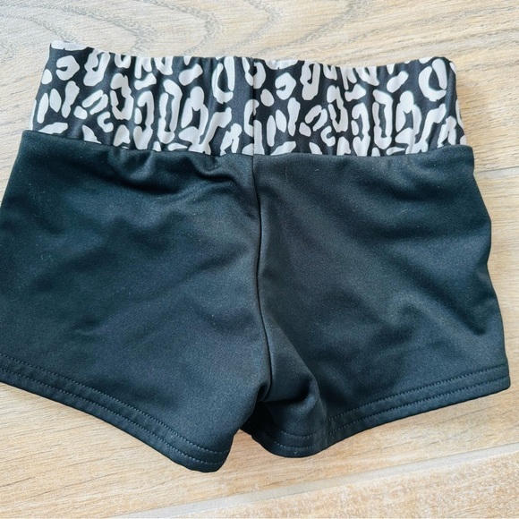 Little Girls Varsity leopard print cheer shorts - YS - Picture 2 of 2